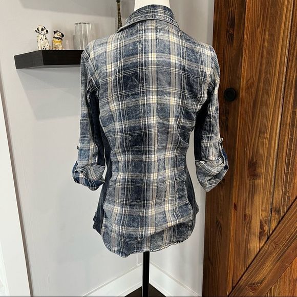Ci Sono Plaid Button Up - Picture 4 of 10